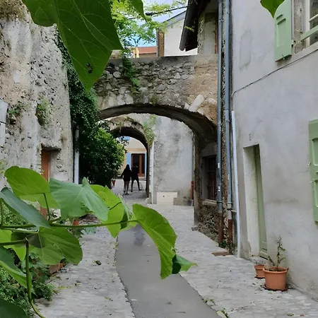 Le Devant De La Chaux * Pontaix