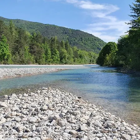 Le Devant De La Chaux *