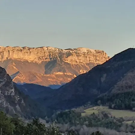Le Devant De La Chaux *